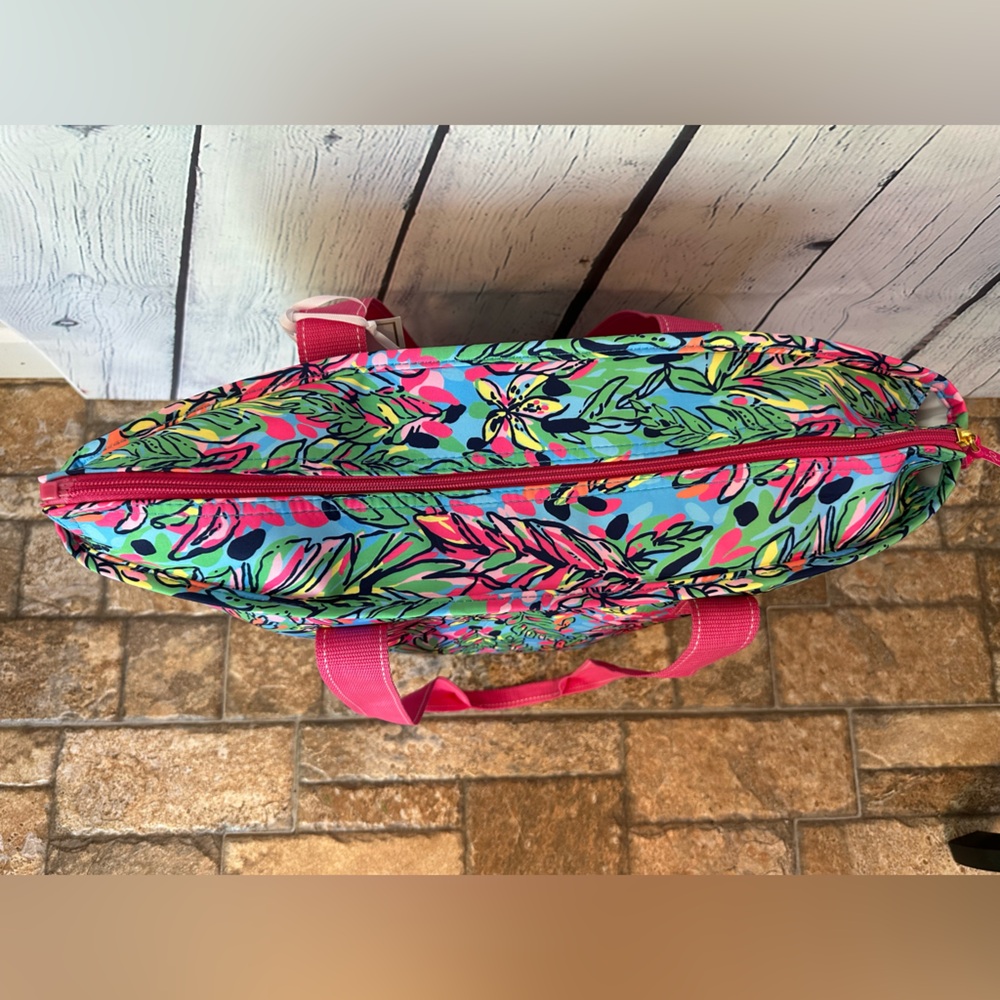 NWT Lilly Pulitzer Insulated Cooler Tote Bag - "Hot Spot", Beach Bag, Pool Tote - Picture 3 of 9